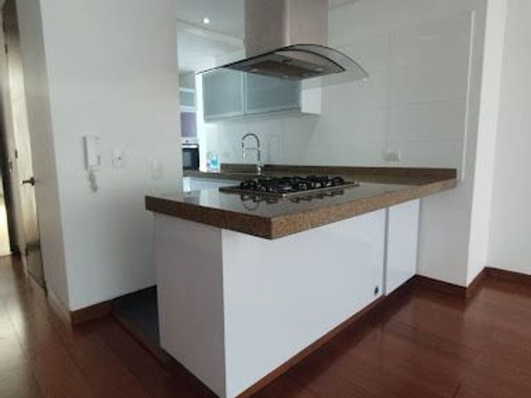 Apartamento de 2 alcobas en venta en Santa Barbara Oriental, Bogotá, 72 m² · foto 6 de 20