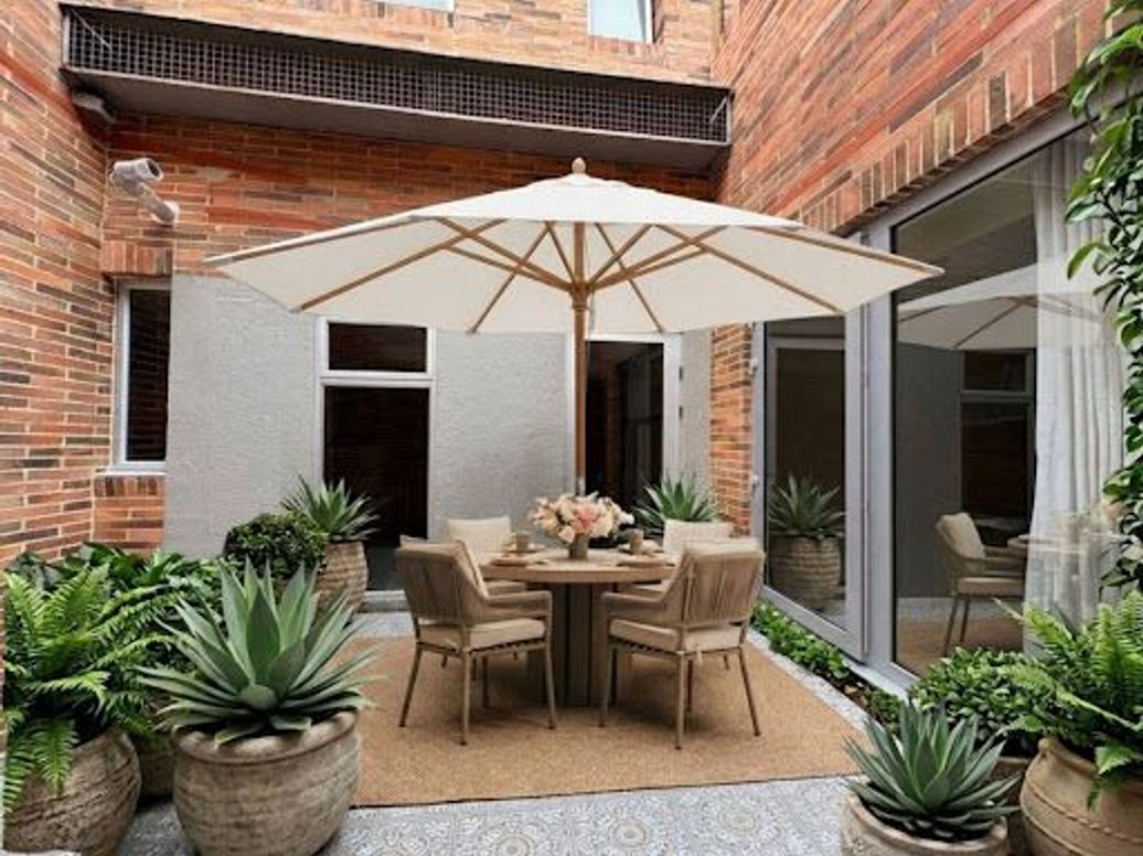 Apartamento de 2 alcobas en venta en Chico Oriental, Bogotá, 158 m² · foto 2 de 20