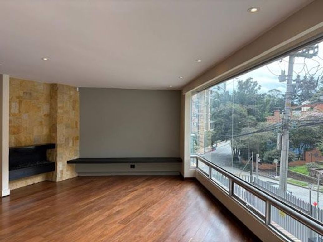 Apartamento de 2 alcobas en venta en Chico Oriental, Bogotá, 158 m² · foto 3 de 20
