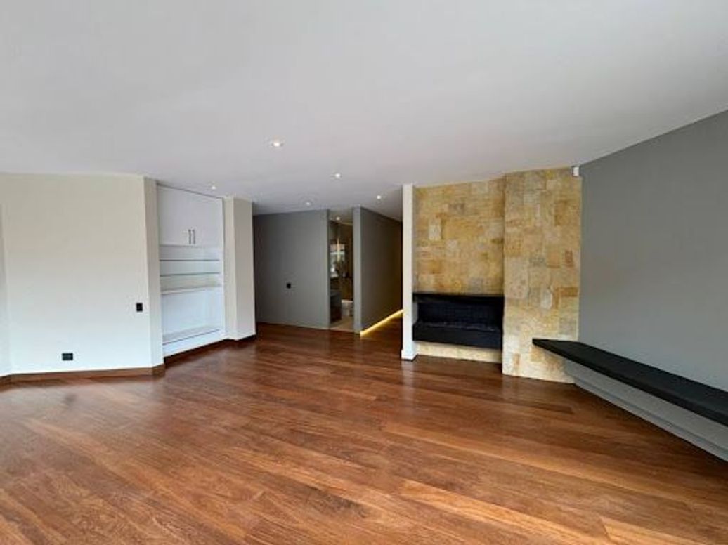 Apartamento de 2 alcobas en venta en Chico Oriental, Bogotá, 158 m² · foto 4 de 20