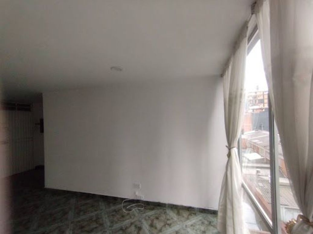Apartamento de 2 alcobas en venta en Quinta Paredes, Bogotá, 68 m² · foto 5 de 19