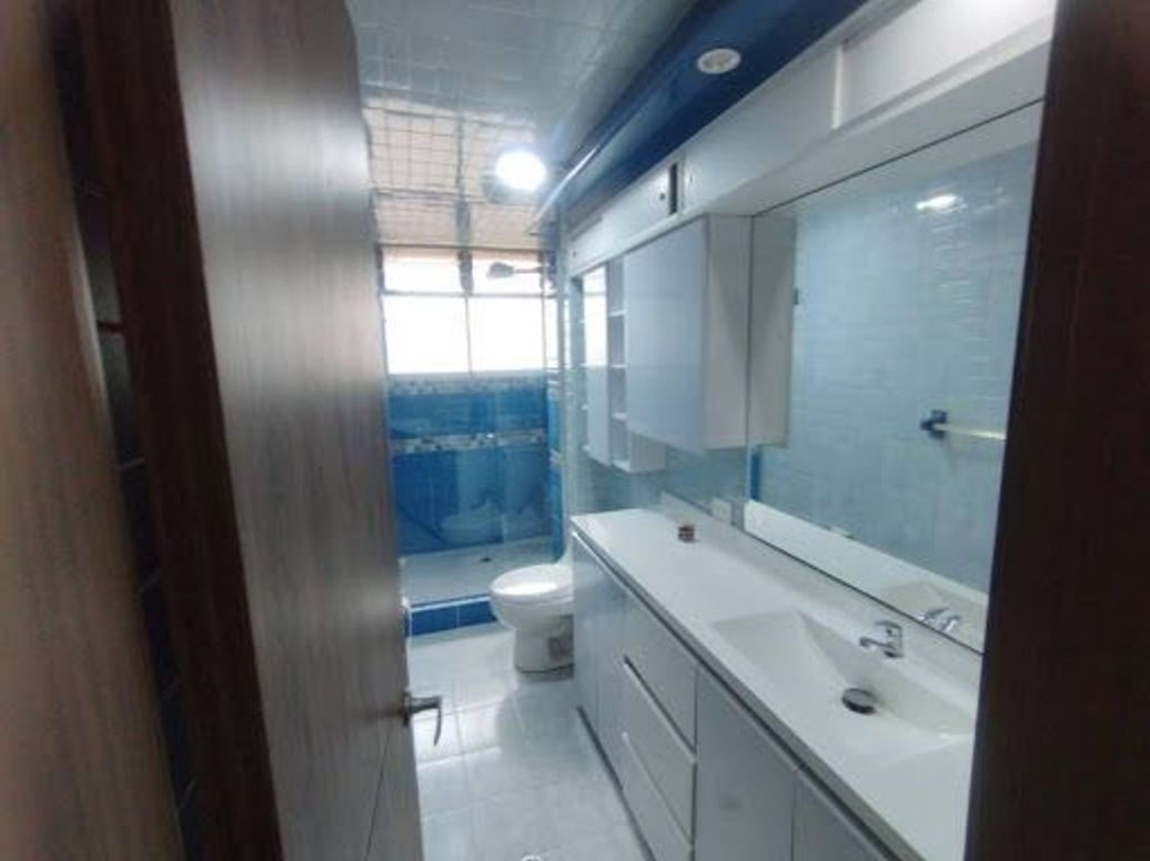 Apartamento de 2 alcobas en venta en Quinta Paredes, Bogotá, 68 m² · foto 15 de 19