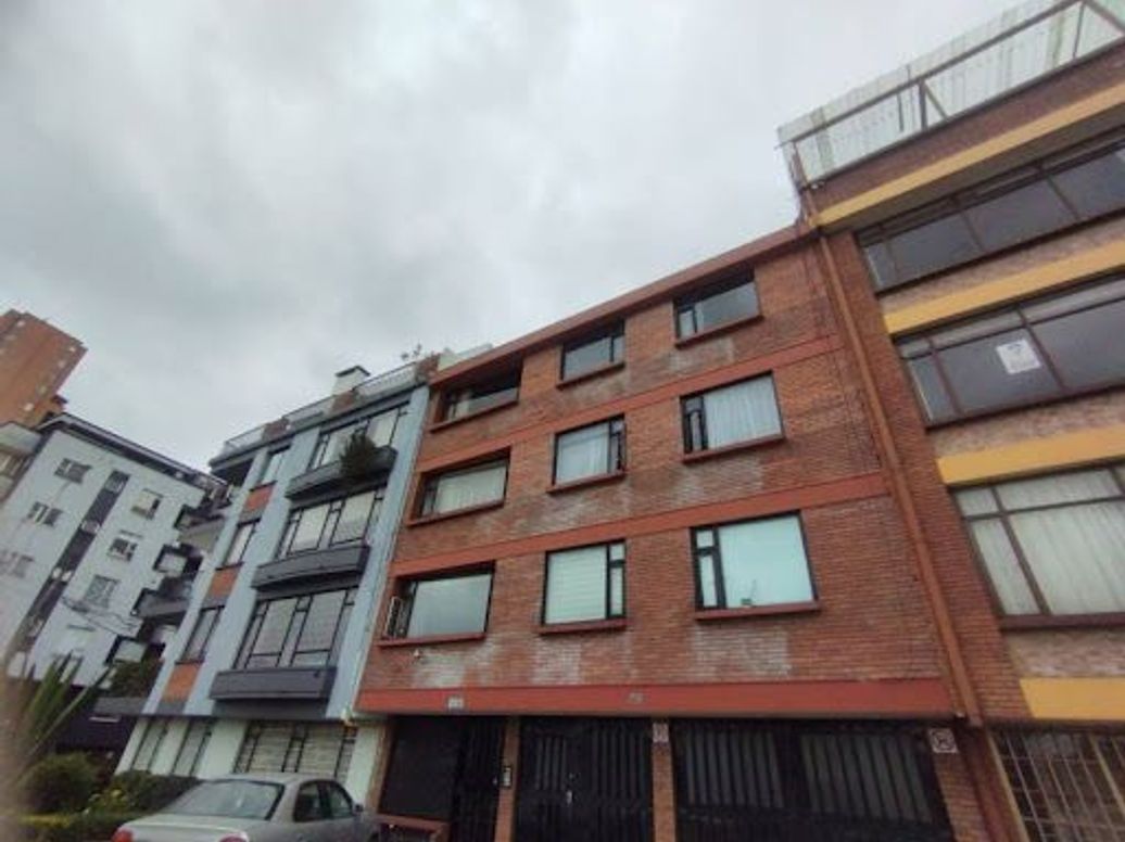 Apartamento de 2 alcobas en venta en Quinta Paredes, Bogotá, 68 m² · foto 2 de 19