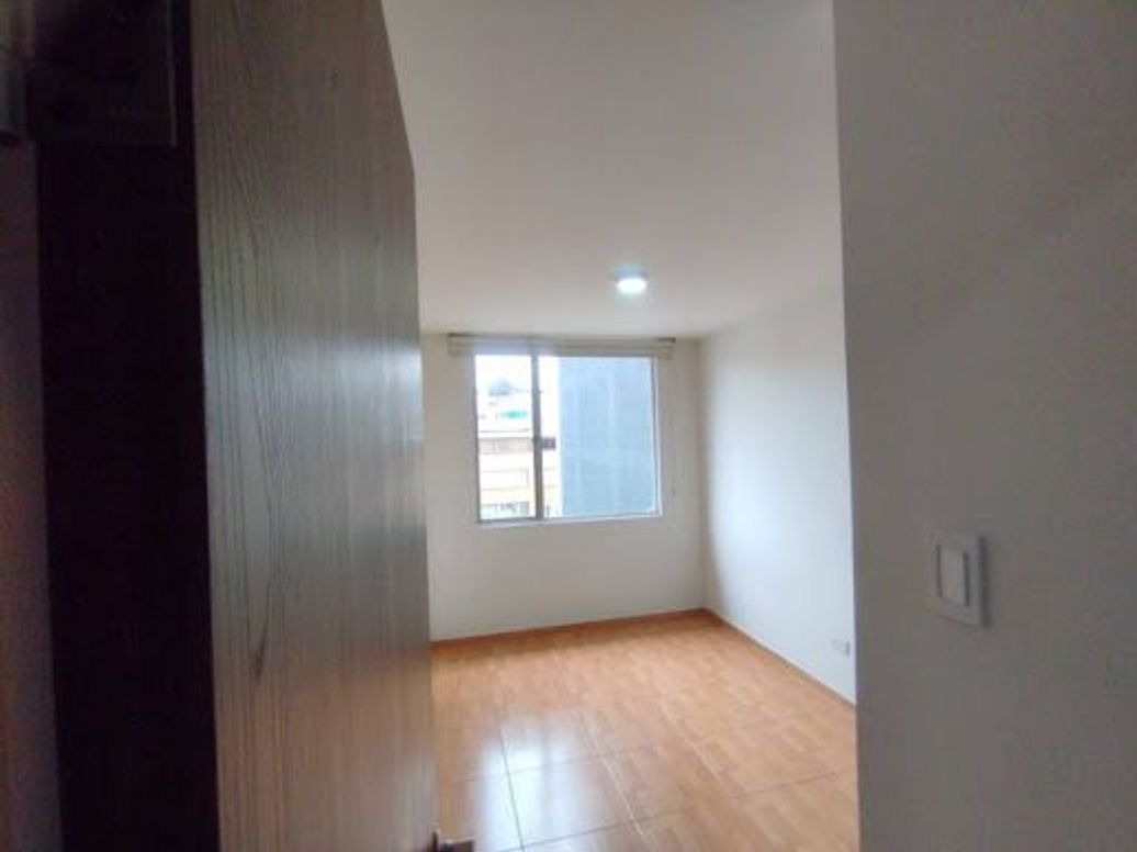 Apartamento de 2 alcobas en venta en Quinta Paredes, Bogotá, 68 m² · foto 8 de 19