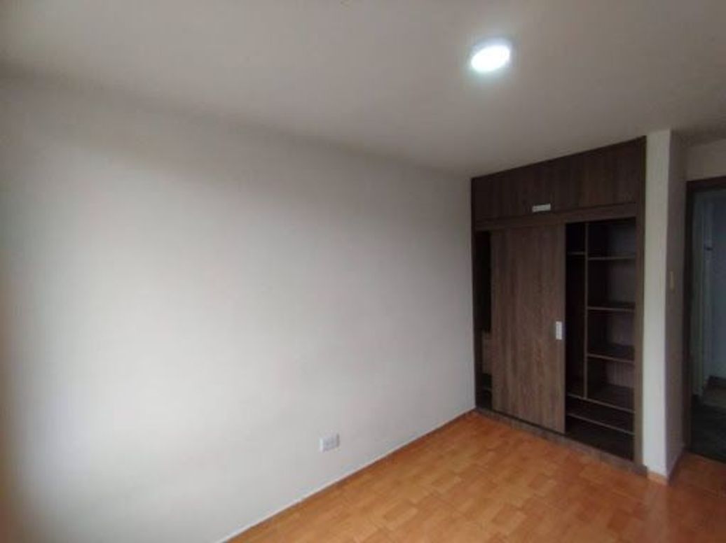 Apartamento de 2 alcobas en venta en Quinta Paredes, Bogotá, 68 m² · foto 10 de 19
