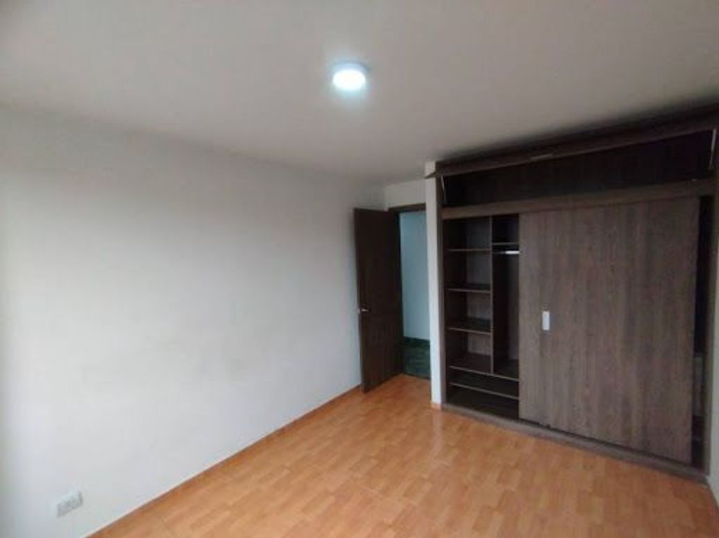 Apartamento de 2 alcobas en venta en Quinta Paredes, Bogotá, 68 m² · foto 18 de 19