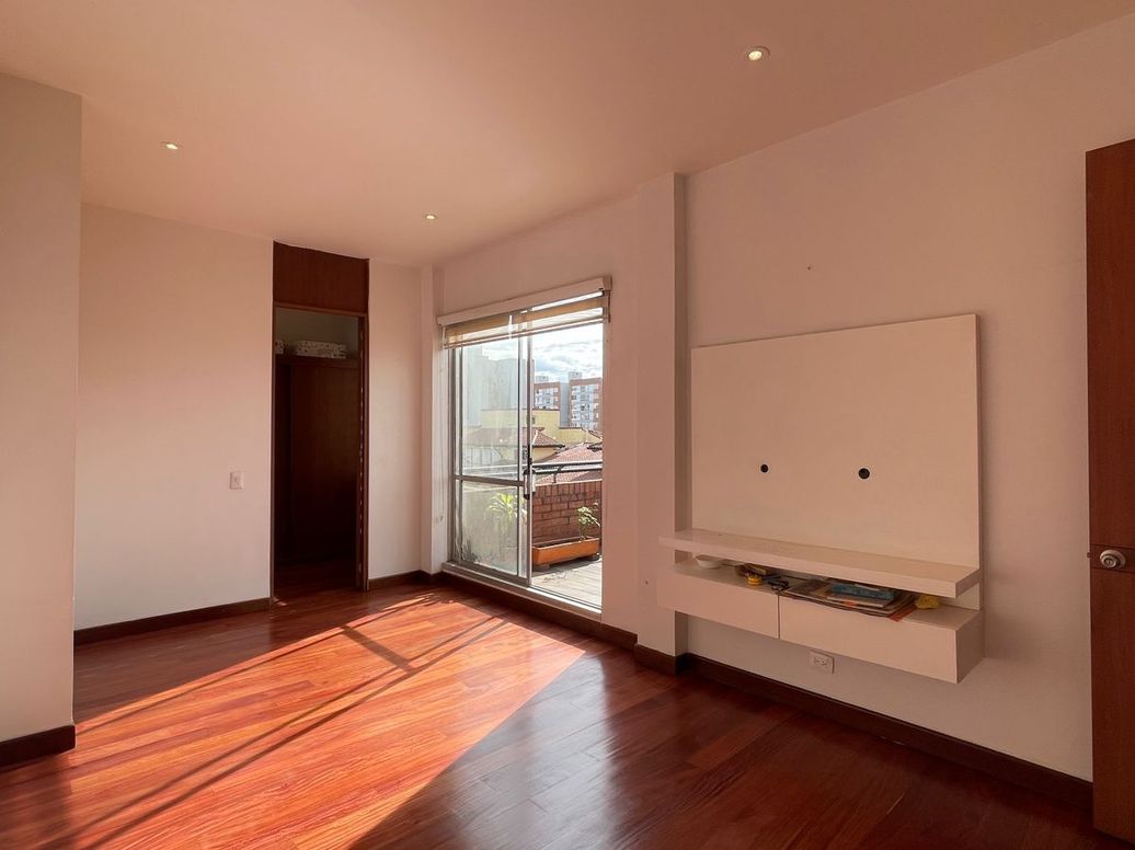 Apartamento de 4 alcobas en venta en La Esperanza, Bogotá, 133 m² · foto 2 de 20