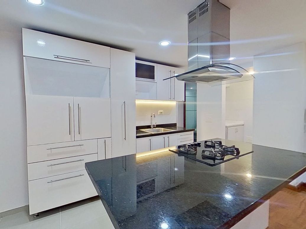 Apartamento de 2 alcobas en venta en Santa Barbara Central, Bogotá, 83 m² · foto 12 de 20