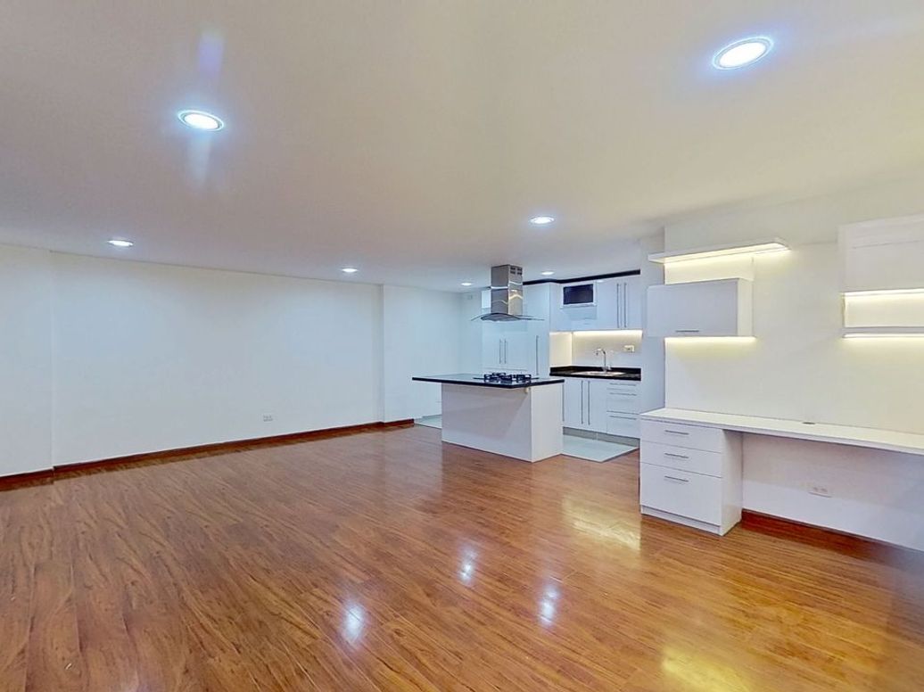 Apartamento de 2 alcobas en venta en Santa Barbara Central, Bogotá, 83 m² · foto 3 de 20