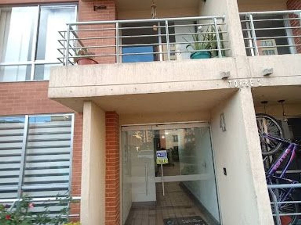Apartamento de 3 alcobas en venta en Castilla, Bogotá, 78 m² · foto 3 de 20