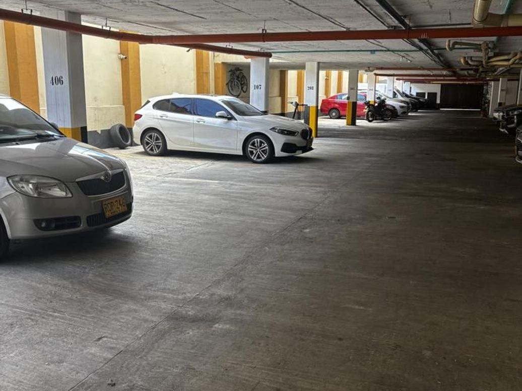 Apartamento de 3 alcobas en venta en Cedro Narvaez, Bogotá, 69 m² · foto 2 de 20