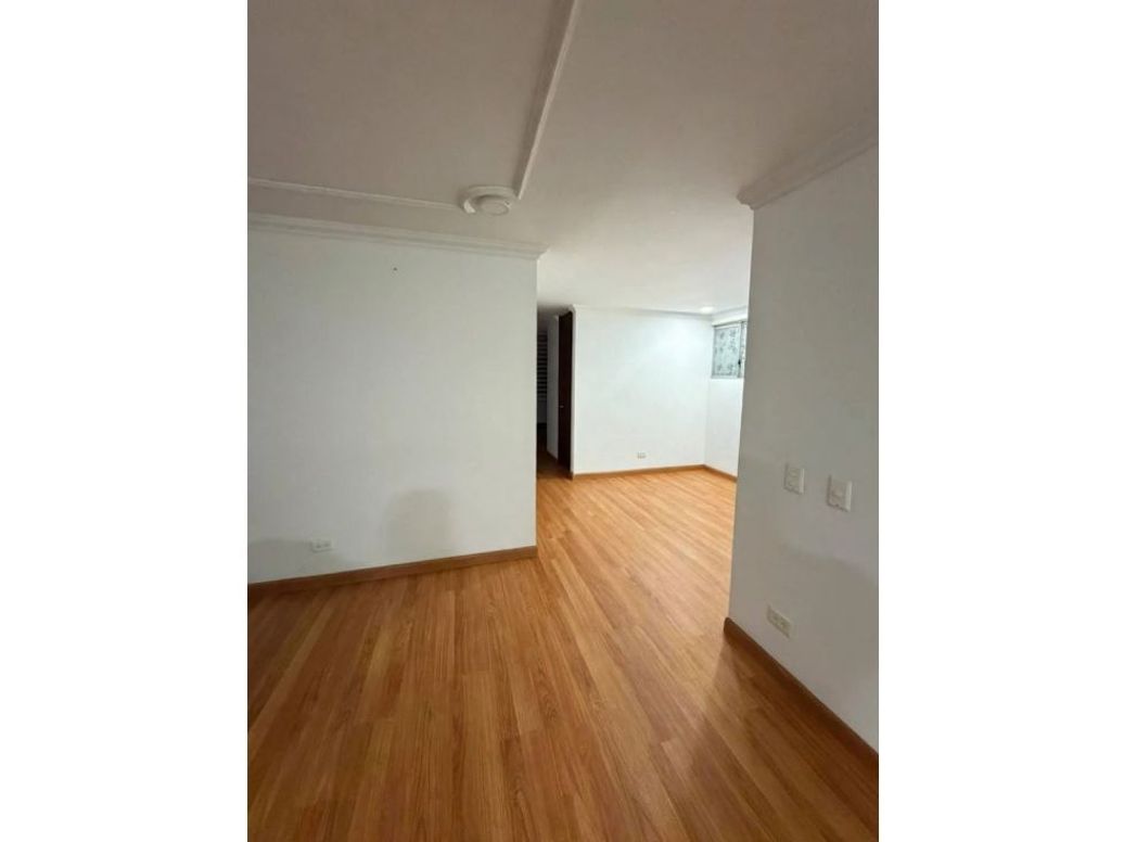 Apartamento de 3 alcobas en venta en Pontevedra, Bogotá, 105 m² · foto 3 de 13