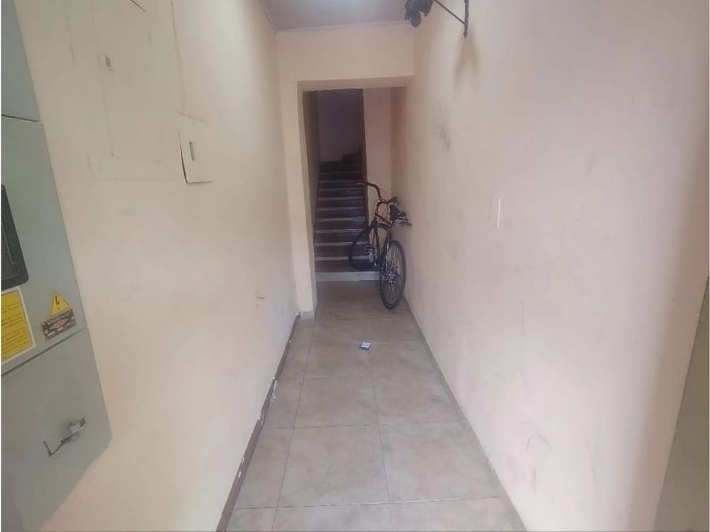 Casa de 8 alcobas en venta en Restrepo, Bogotá, 127 m² · foto 2 de 16
