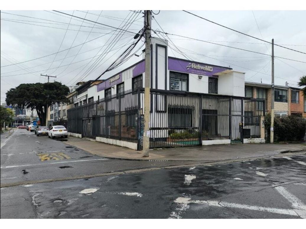 Casa de 11 alcobas en venta en Las Américas, Bogotá, 350 m² · foto 2 de 15