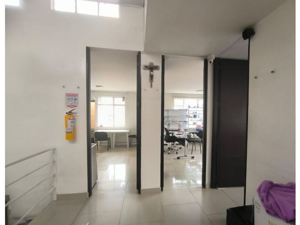 Casa de 11 alcobas en venta en Las Américas, Bogotá, 350 m² · foto 13 de 15