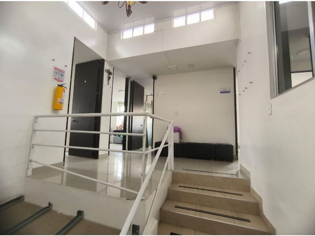 Casa de 11 alcobas en venta en Las Américas, Bogotá, 350 m² · foto 7 de 15
