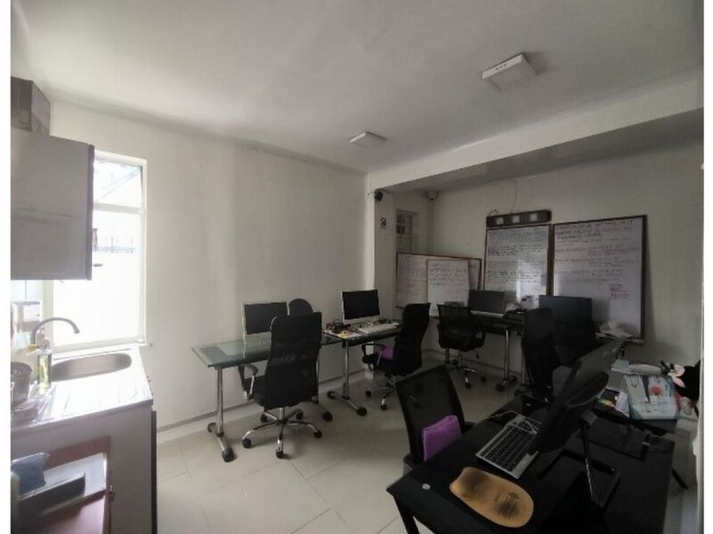 Casa de 11 alcobas en venta en Las Américas, Bogotá, 350 m² · foto 9 de 15