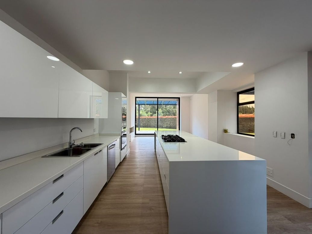 Casa de 5 alcobas en venta en Casa Blanca, Bogotá, 350 m² · foto 2 de 20