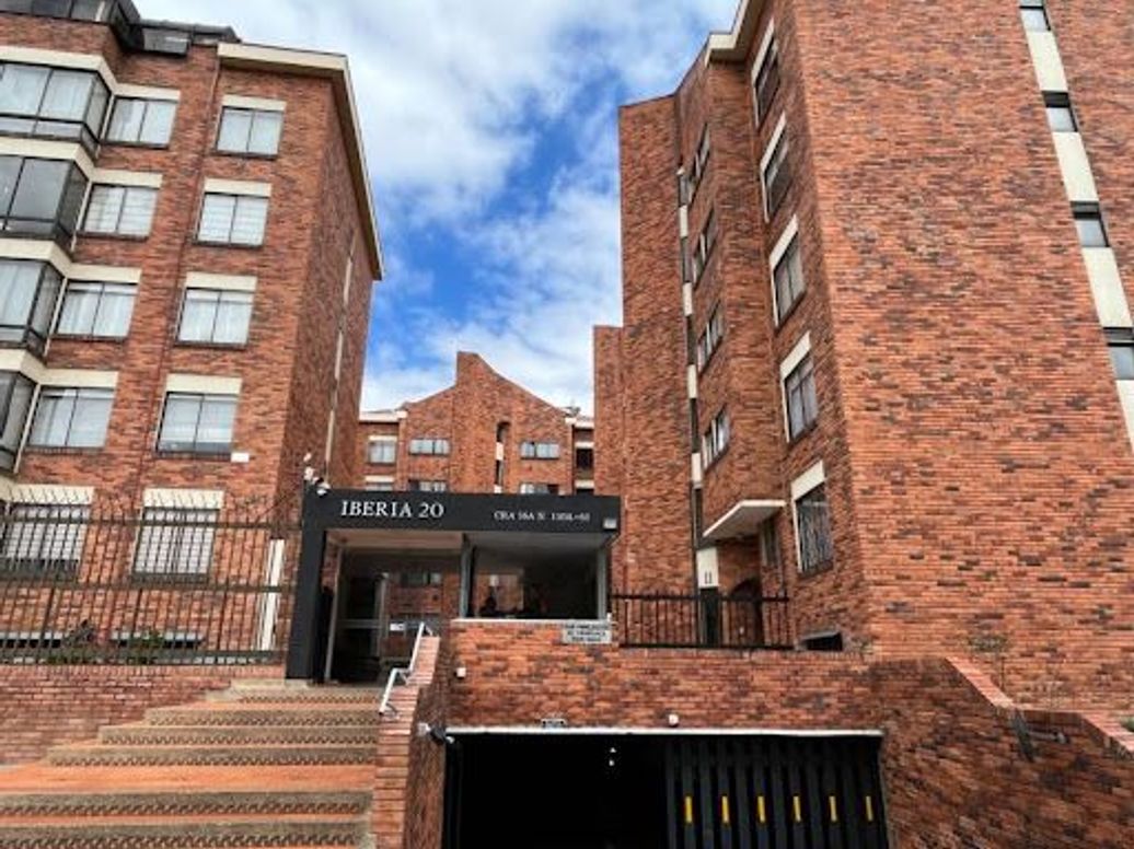 Apartamento de 3 alcobas en venta en Colina Campestre, Bogotá, 85 m² · foto 2 de 18