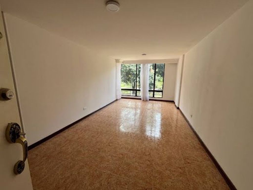 Apartamento de 3 alcobas en venta en Colina Campestre, Bogotá, 85 m² · foto 4 de 18