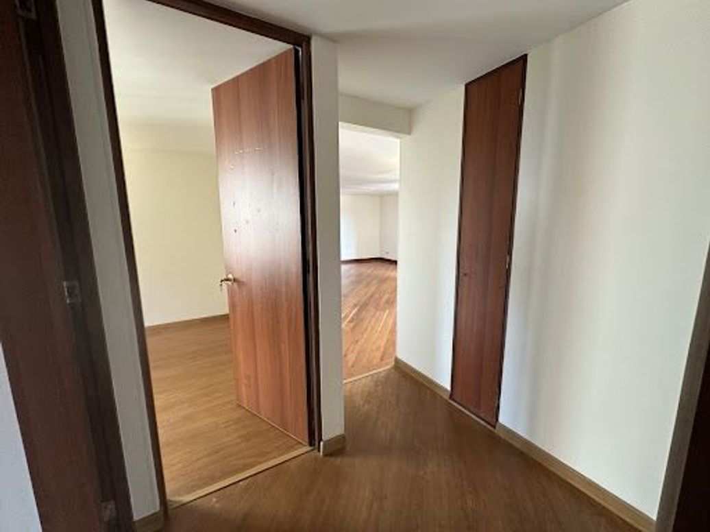 Apartamento de 3 alcobas en venta en Colina Campestre, Bogotá, 102 m² · foto 11 de 18