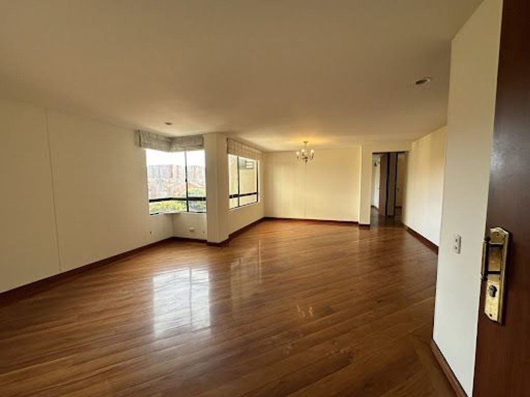 Apartamento de 3 alcobas en venta en Colina Campestre, Bogotá, 102 m² · foto 3 de 18