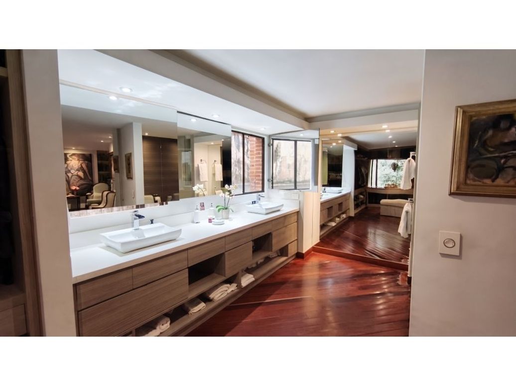 Apartamento de 3 alcobas en venta en Chicó Alto, Bogotá, 467 m² · foto 18 de 20
