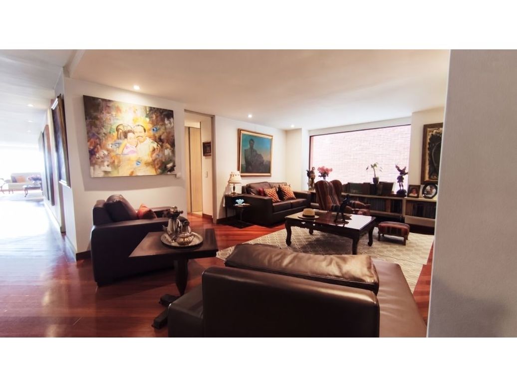 Apartamento de 3 alcobas en venta en Chicó Alto, Bogotá, 467 m² · foto 10 de 20