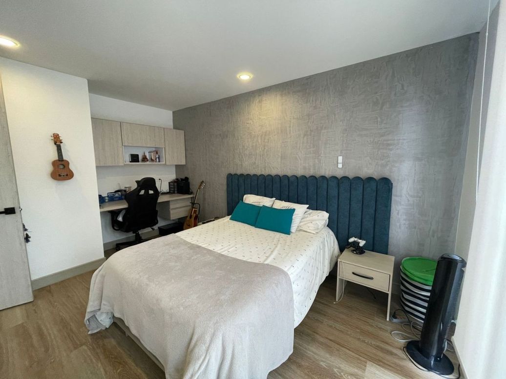 Apartamento de 3 alcobas en venta en Santa Barbara Oriental, Bogotá, 181 m² · foto 8 de 19
