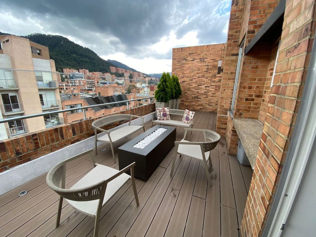 Apartamento de 3 alcobas en venta en Santa Barbara Oriental, Bogotá, 181 m² · foto 2 de 19