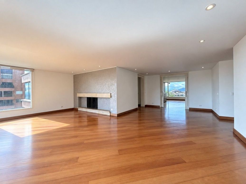 Apartamento de 3 alcobas en venta en El Refugio, Bogotá, 310 m² · foto 6 de 20