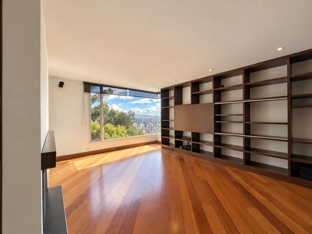 Apartamento de 3 alcobas en venta en El Refugio, Bogotá, 310 m² · foto 4 de 20