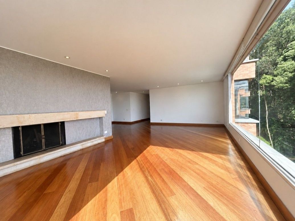 Apartamento de 3 alcobas en venta en El Refugio, Bogotá, 310 m² · foto 5 de 20