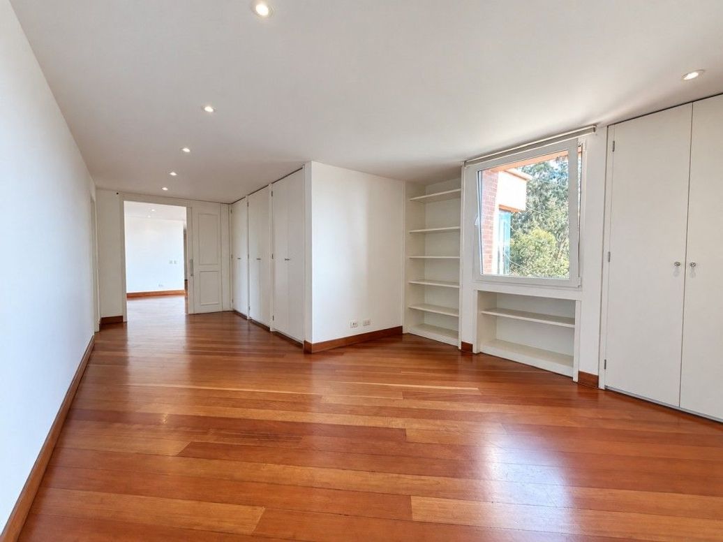 Apartamento de 3 alcobas en venta en El Refugio, Bogotá, 310 m² · foto 11 de 20