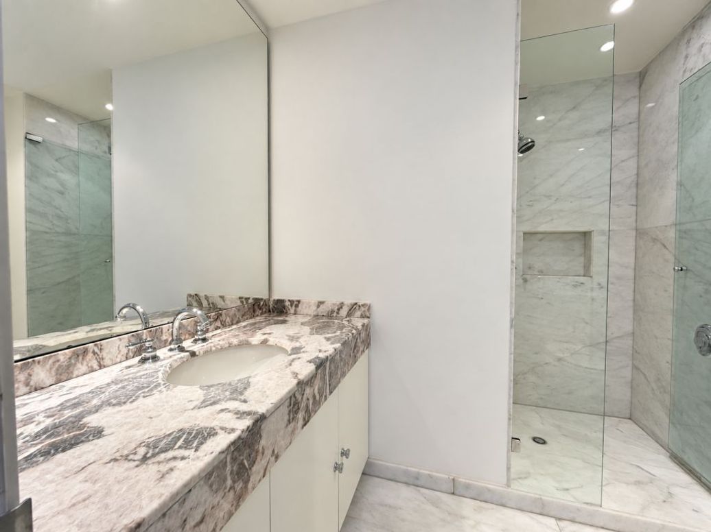 Apartamento de 3 alcobas en venta en El Refugio, Bogotá, 310 m² · foto 17 de 20