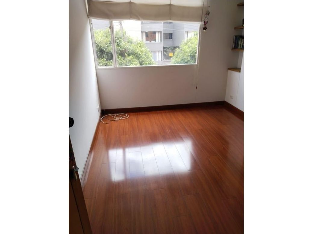 Apartaestudio en venta en Bella Suiza, Bogotá, 77 m² · foto 2 de 8