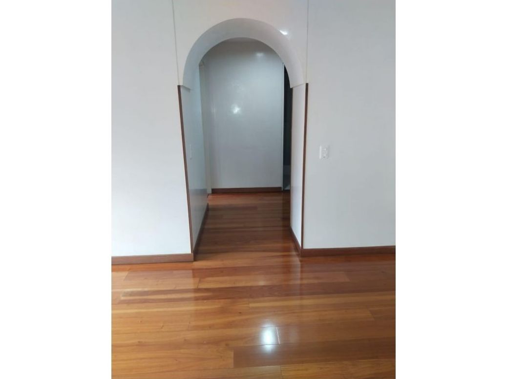 Apartaestudio en venta en Bella Suiza, Bogotá, 77 m² · foto 3 de 8