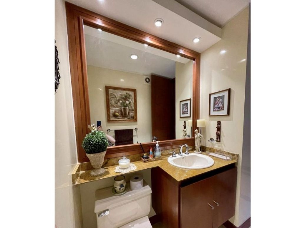 Apartamento de 3 alcobas en venta en Chicó Navarra, Bogotá, 127 m² · foto 3 de 12