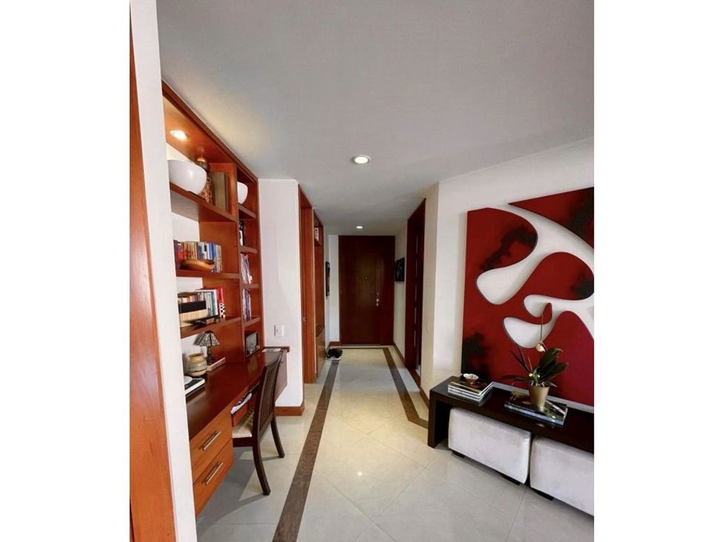 Apartamento de 3 alcobas en venta en Chicó Navarra, Bogotá, 127 m² · foto 2 de 12