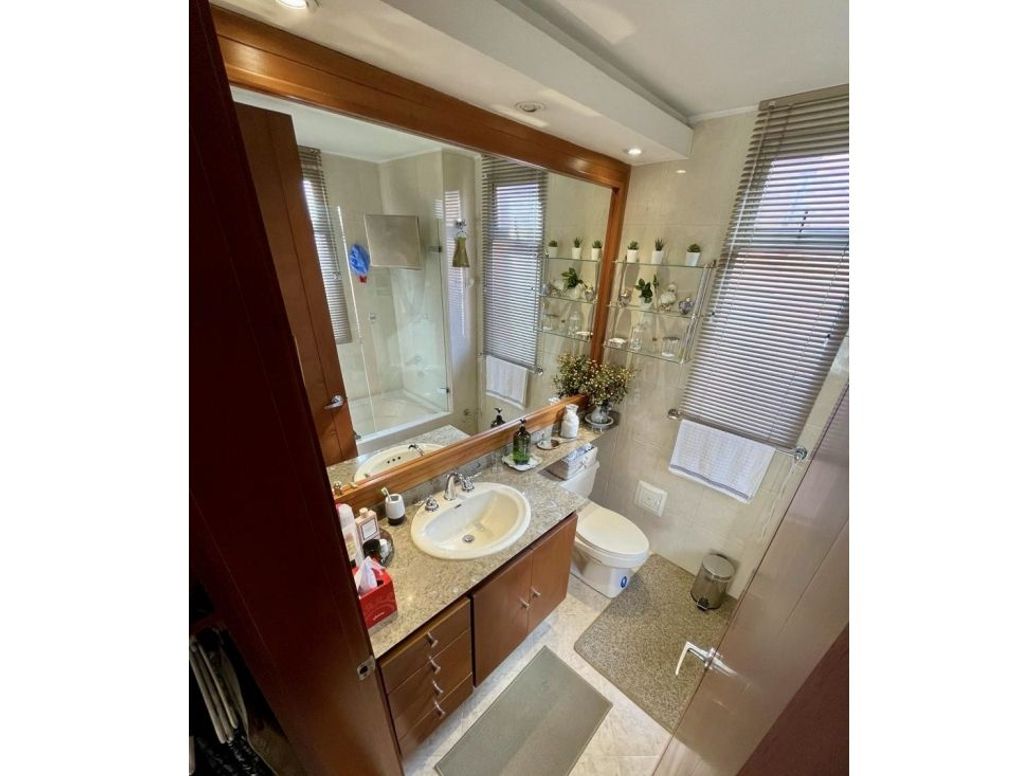 Apartamento de 3 alcobas en venta en Chicó Navarra, Bogotá, 127 m² · foto 9 de 12