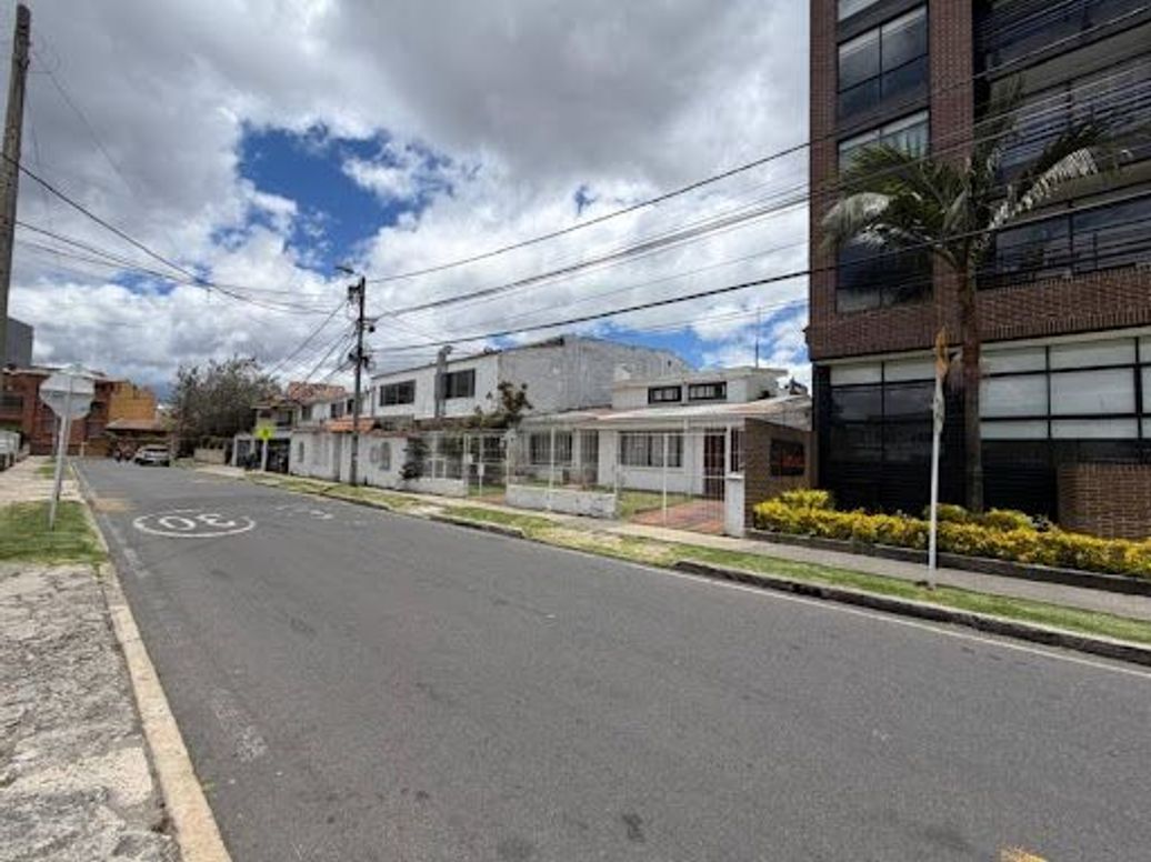 Casa de 5 alcobas en venta en Las Villas, Bogotá, 312 m² · foto 5 de 10