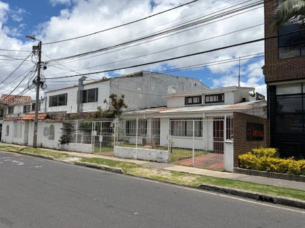 Casa de 5 alcobas en venta en Las Villas, Bogotá, 312 m² · foto 2 de 10