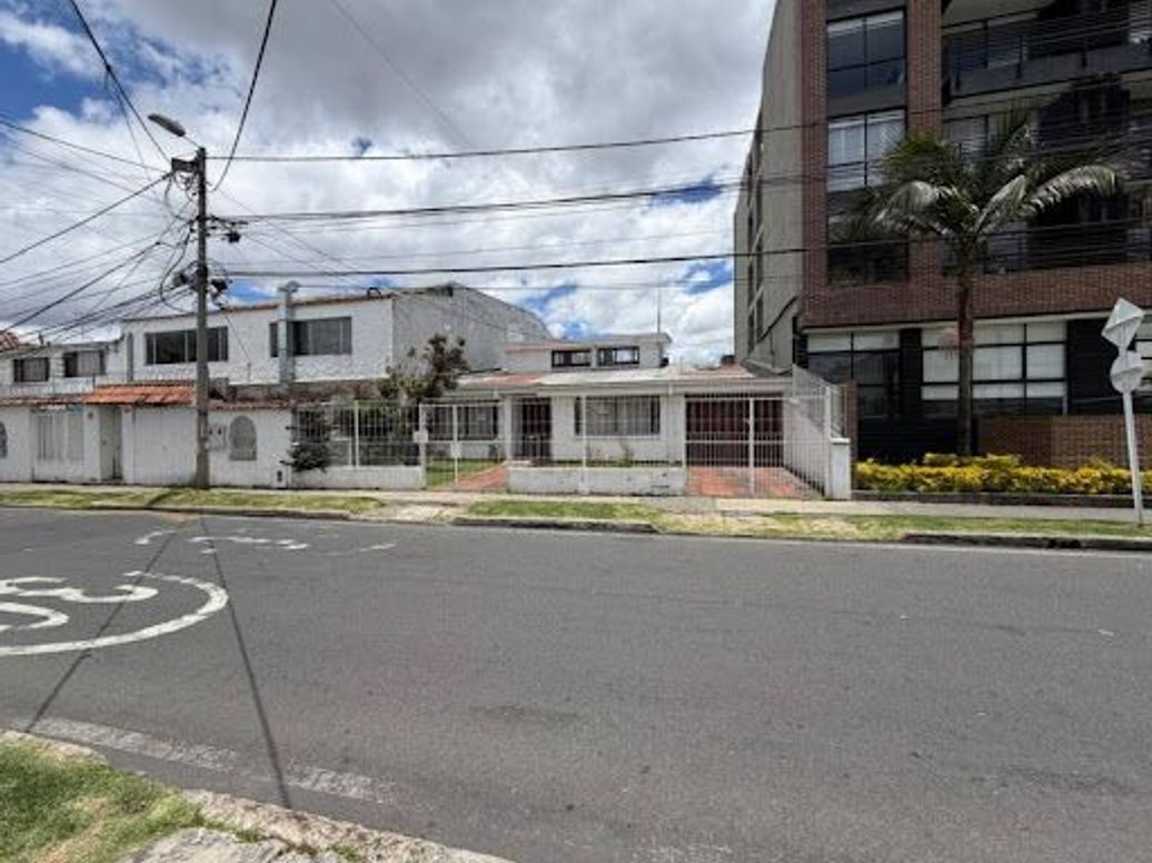 Casa de 5 alcobas en venta en Las Villas, Bogotá, 312 m² · foto 8 de 10