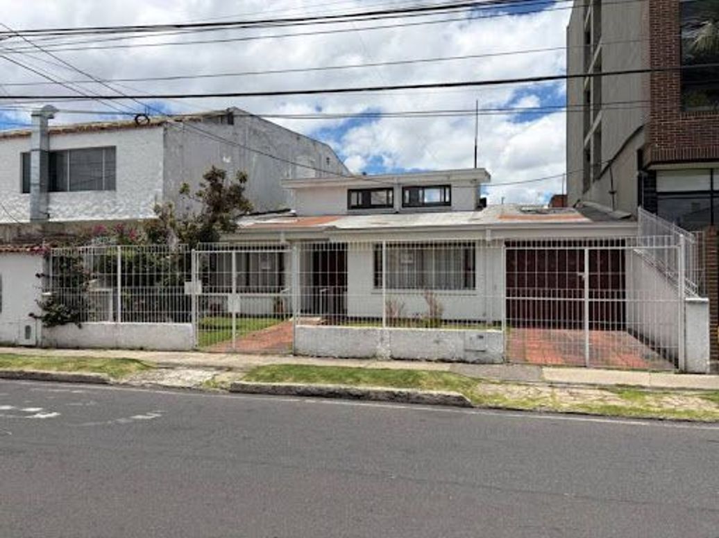 Casa de 5 alcobas en venta en Las Villas, Bogotá, 312 m² · foto 9 de 10