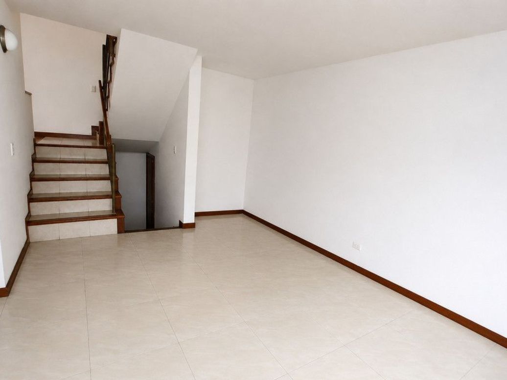 Casa de 3 alcobas en venta en Cr Jardines De Gratamira, Bogotá, 118 m² · foto 2 de 13
