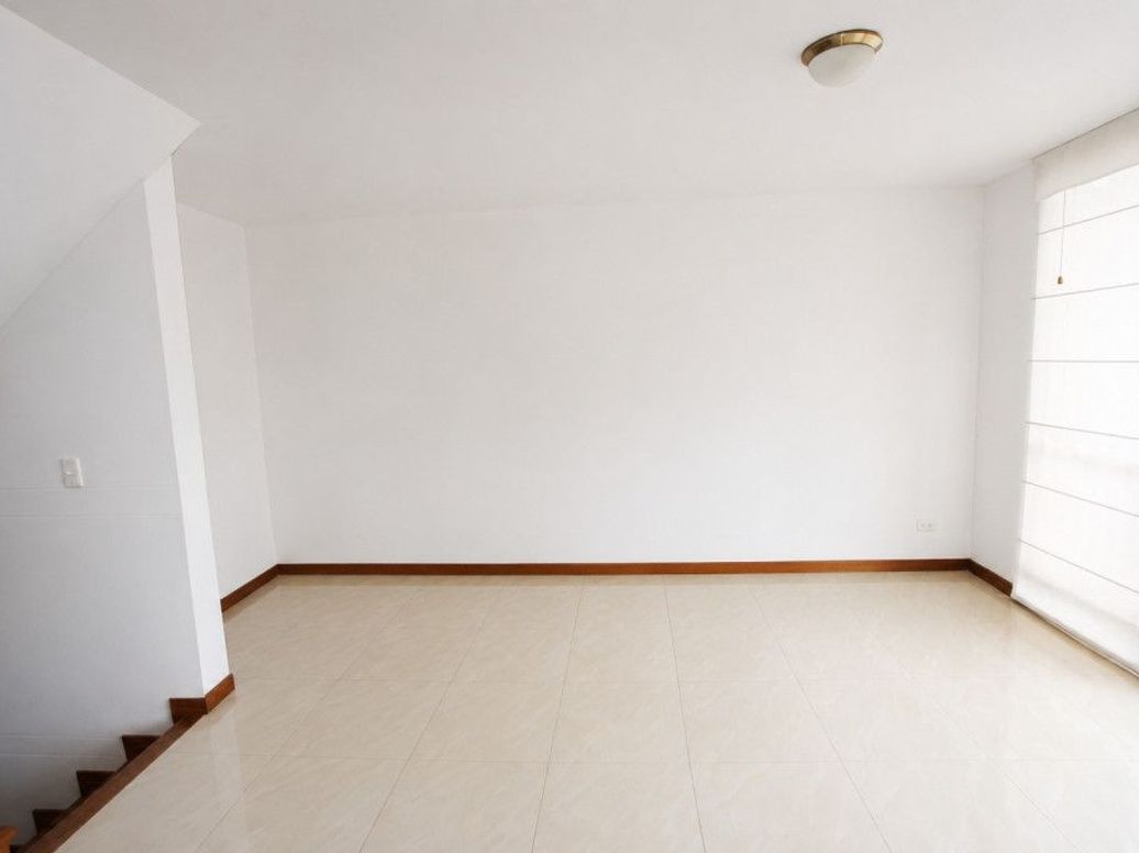 Casa de 3 alcobas en venta en Cr Jardines De Gratamira, Bogotá, 118 m² · foto 3 de 13