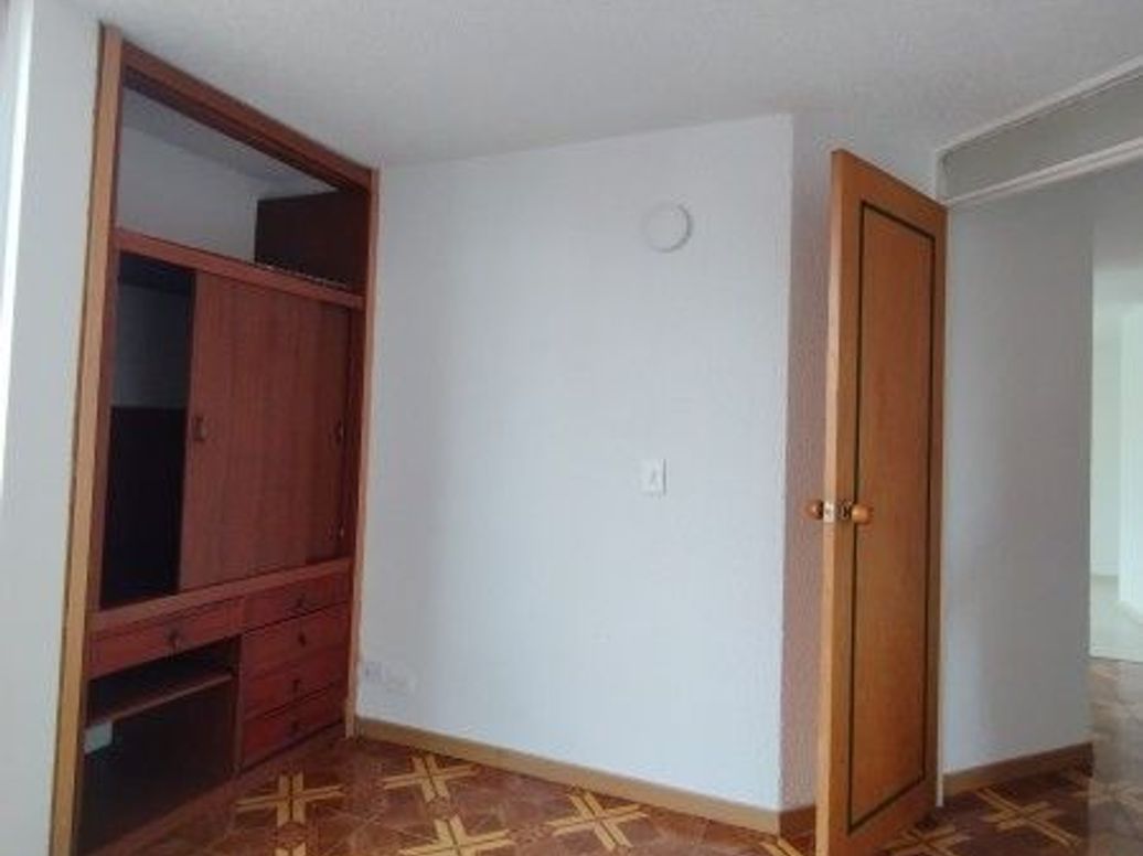 Apartamento de 3 alcobas en venta en Ub. Sabana De Tibabuyes, Bogotá, 52 m² · foto 6 de 13
