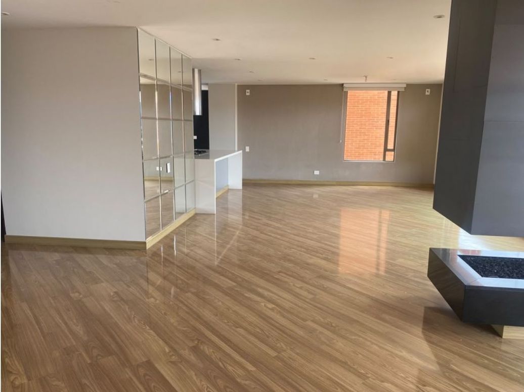 Apartamento de 3 alcobas en venta en Colinas De Suba, Bogotá, 221 m² · foto 4 de 20