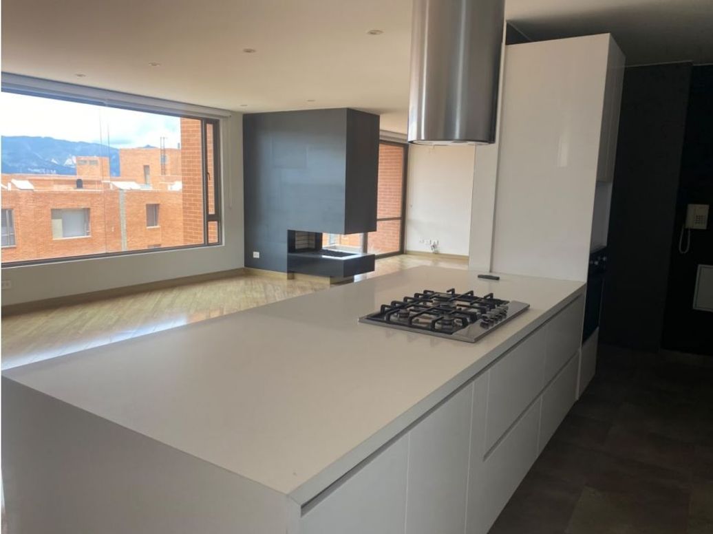 Apartamento de 3 alcobas en venta en Colinas De Suba, Bogotá, 221 m² · foto 8 de 20