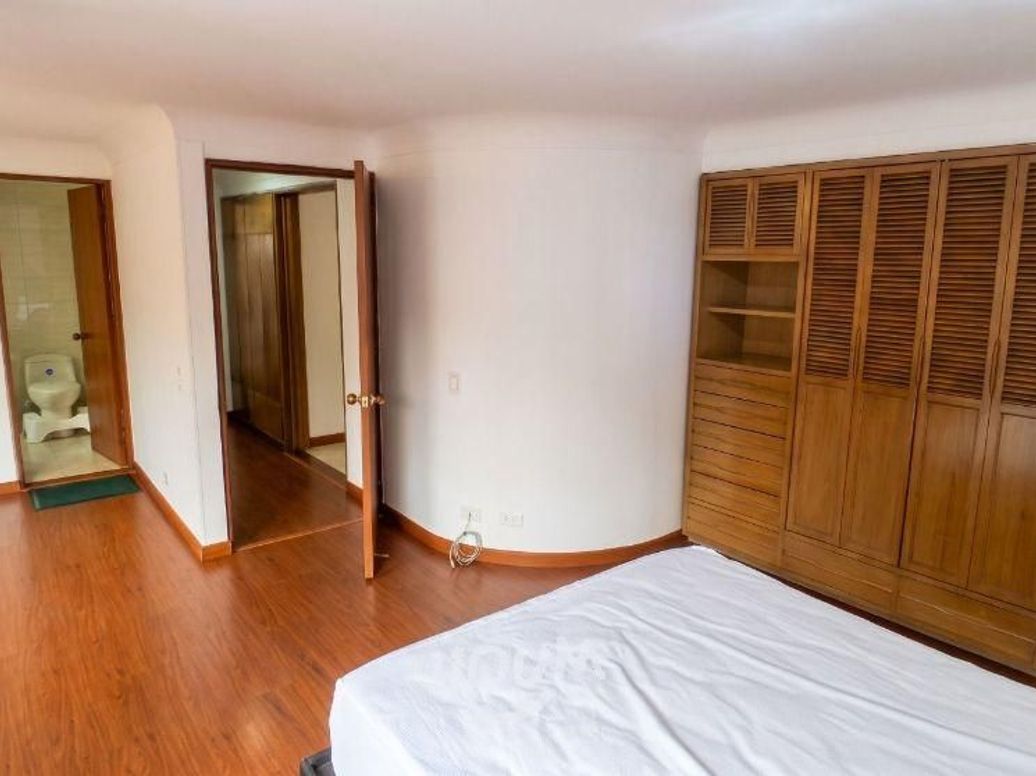Apartamento de 3 alcobas en venta en Chico, Bogotá, 270 m² · foto 10 de 20
